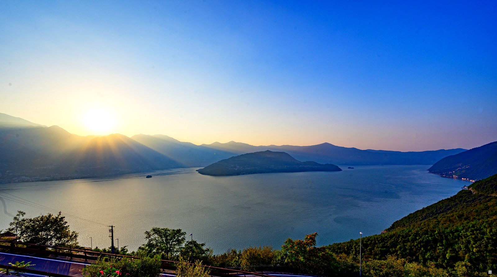 Sunset on the Lake d'Iseo con sole basso