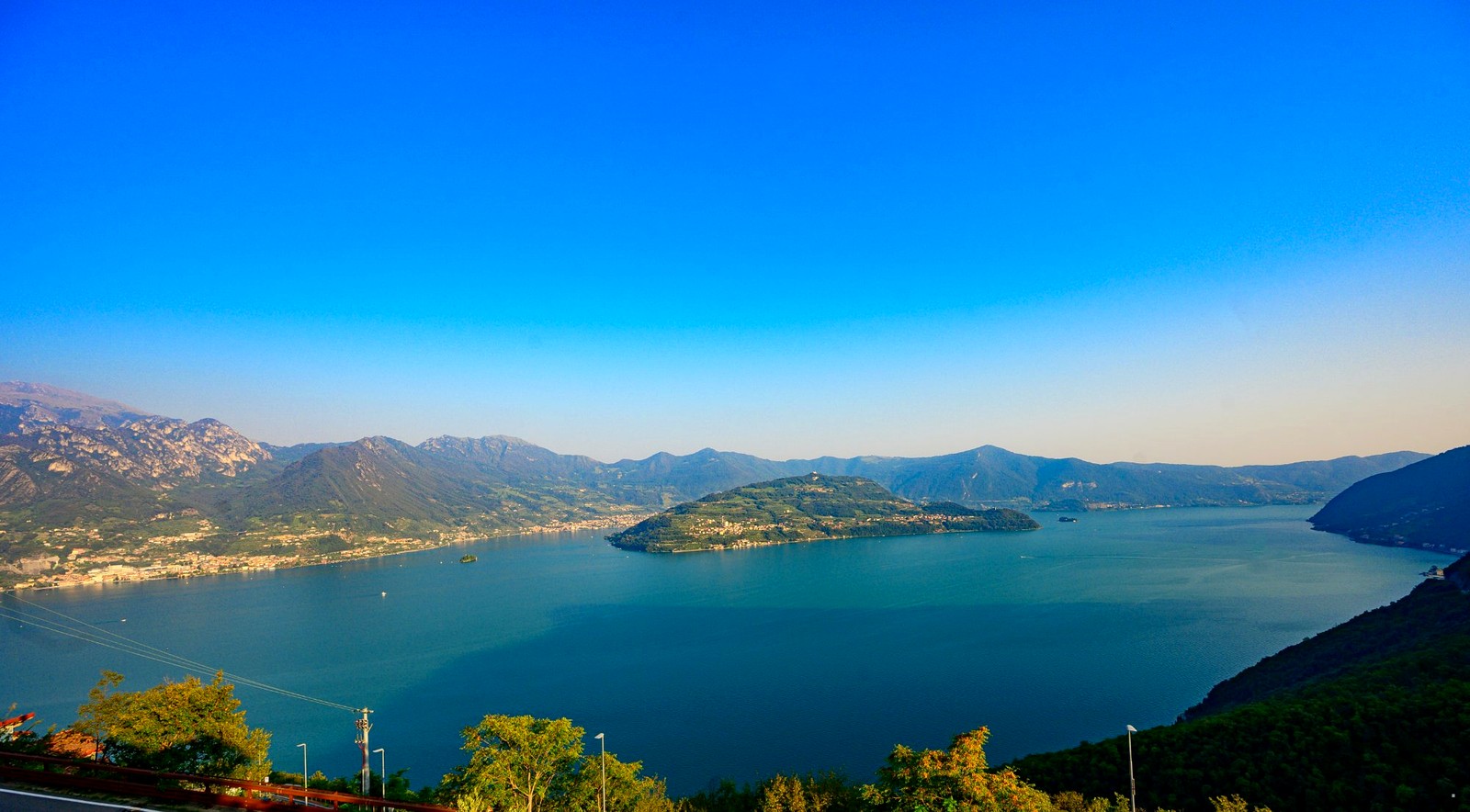 180° Panoramablick auf den Iseosee von der Terrasse
